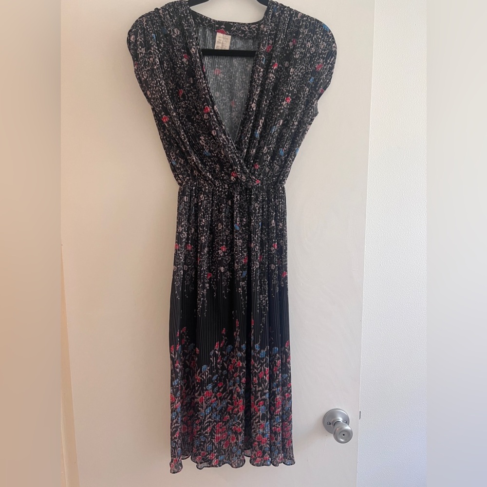 Dark floral vintage pleated midi dress